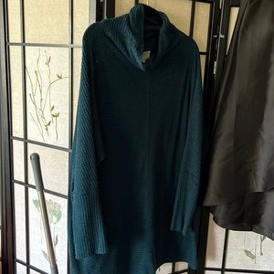 The colors more of a teal than a green